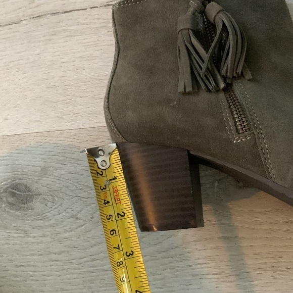 Vionic Madeline Exclusive Olive green size 8.5 Wide  tassels chunky Heels Zipper - Picture 3 of 12